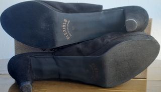Zapatos salón negros de tacón