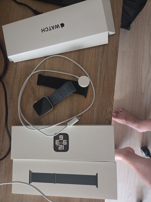 Apple Watch SE Gen 2 44mm - Gold/Verde