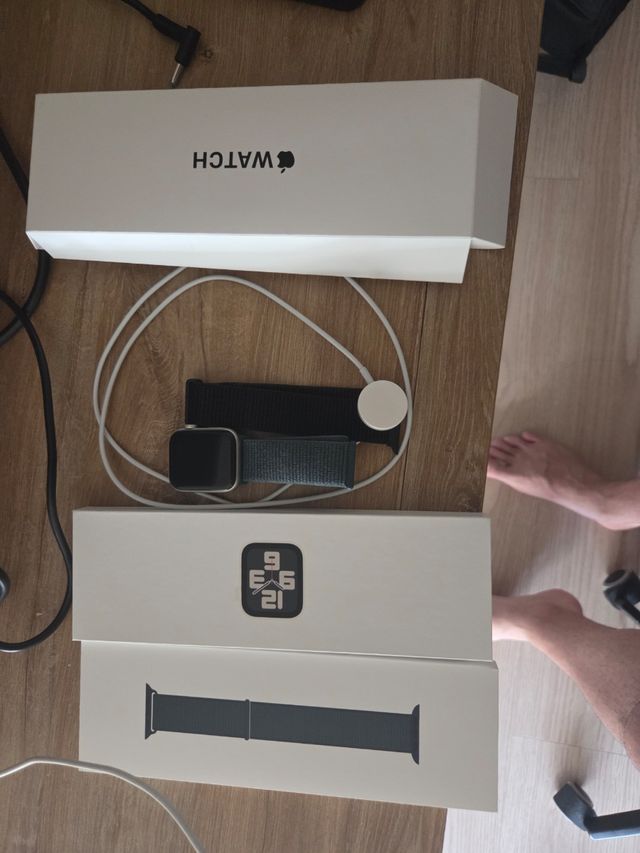 Apple Watch SE Gen 2 44mm - Gold/Verde