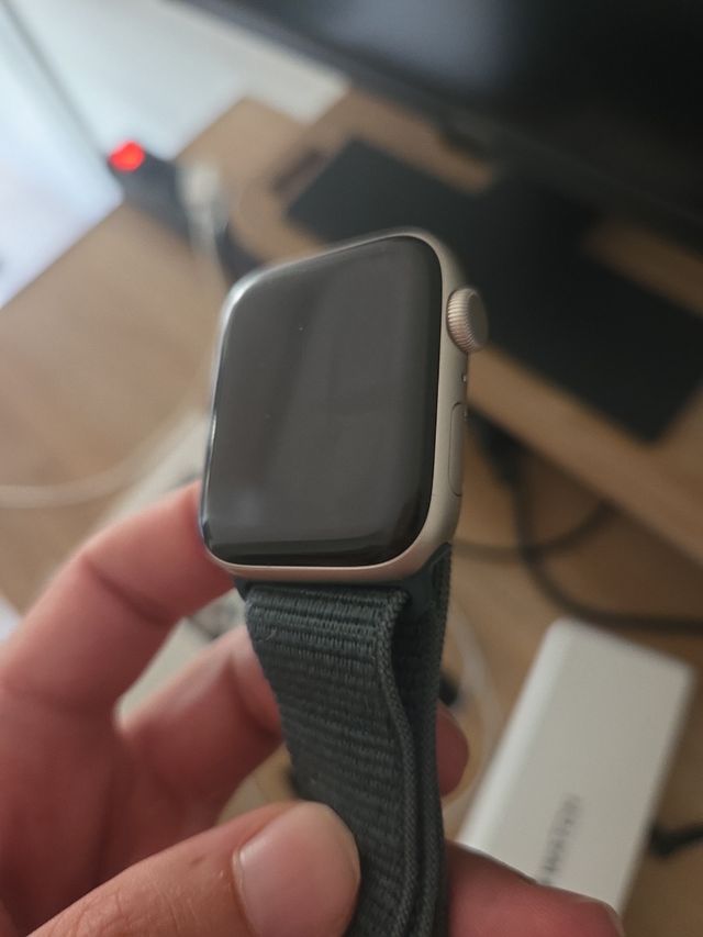 Apple Watch SE Gen 2 44mm - Gold/Verde