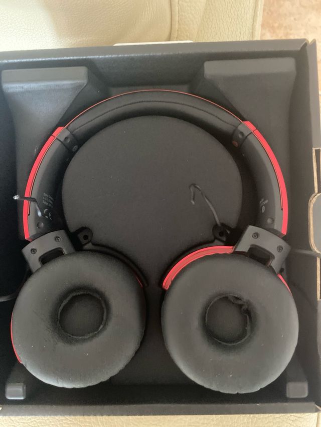 Auriculares SONY EXTRA BASS inalámbricos rojos