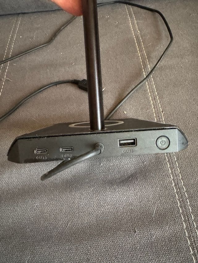 Soporte auriculares New Bee
Luz RGB