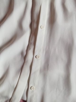 Blusa blanca cuello perlado