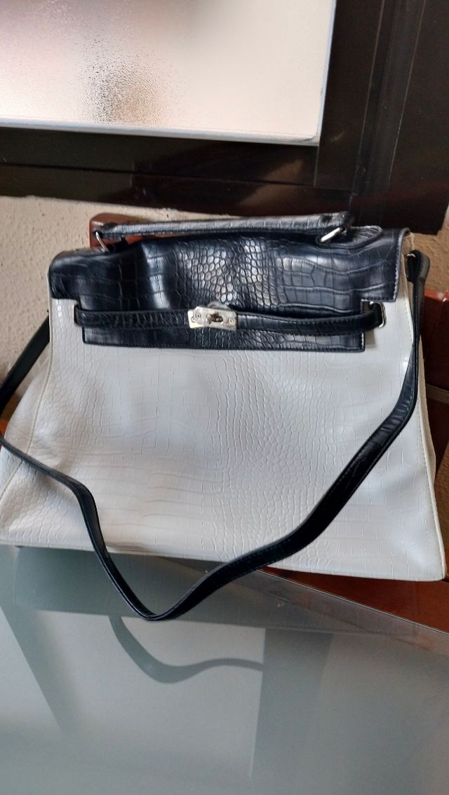 Bolso bandolera blanco y negro Chenson 