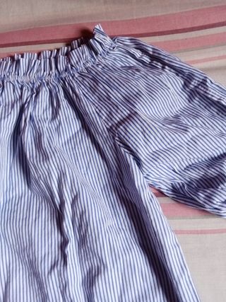Blusa rayada azul y blanca