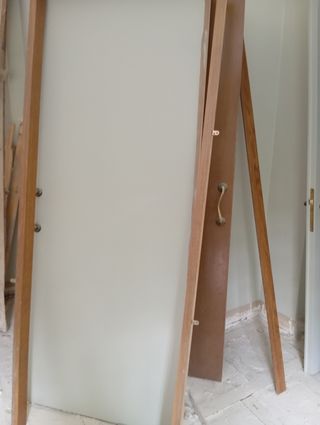 Puertas madera maciza con manijas de bronce seminu