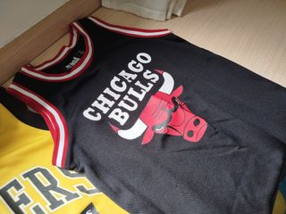 3 Camisetas NBA: Lakers, Bulls, LA 23
Talla 9-10