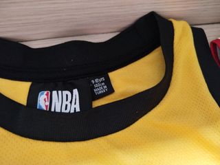 3 Camisetas NBA: Lakers, Bulls, LA 23
Talla 9-10
