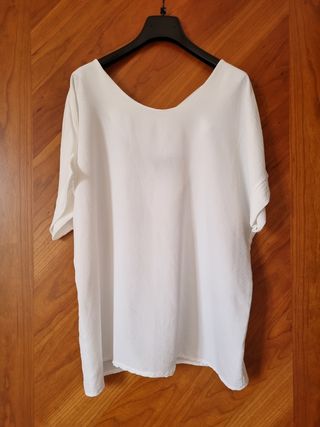 Blusa bianca con incrocio sulla schiena 