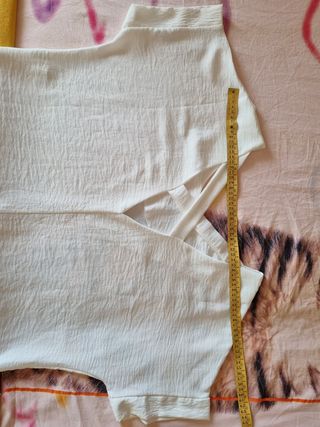 Blusa bianca con incrocio sulla schiena 