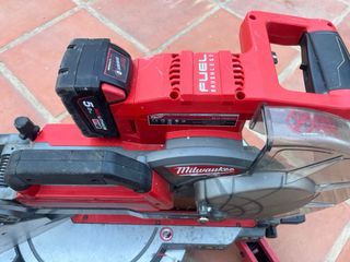Sierra ingletadora Milwaukee