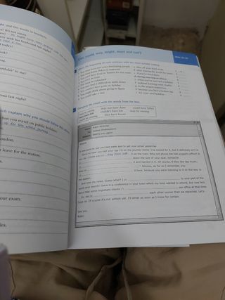 Dos libros. English Grammar in Use Supplementary E