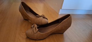 Zapatos cuña beige