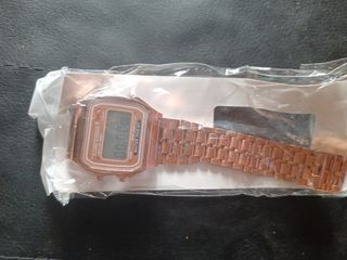 Reloj digital rosado.no Casio
Buena calidad
