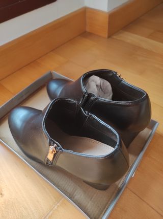 Botines negros mujer