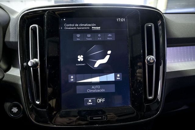 Volvo XC40   2.0 D3 Momentum Pro Auto 
