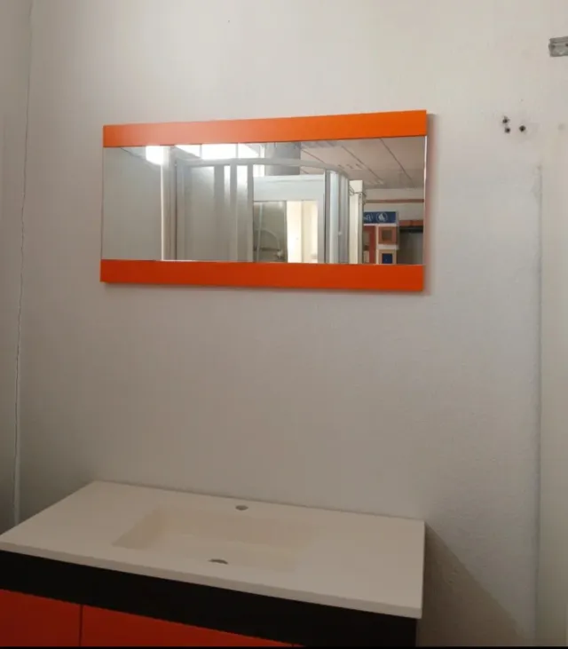 Mueble baño moderno madera color naranja y madera