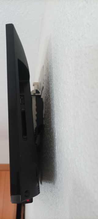 TV Samsung 22" negra+ regalo de soporte de pared.