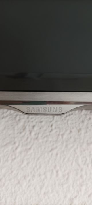 TV Samsung 22" negra+ regalo de soporte de pared.