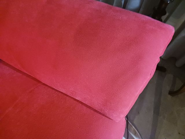 Sofá rojo nuevo NO SE HA USADO NUNCA