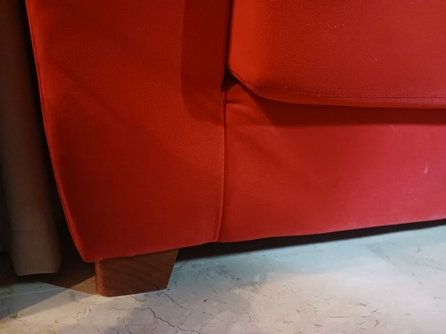 Sofá rojo nuevo NO SE HA USADO NUNCA