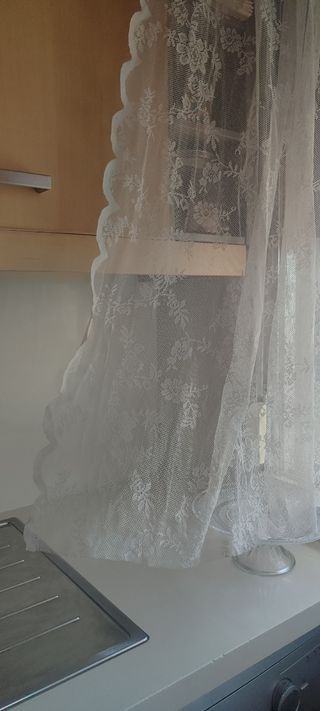 Cortinas blancas de encaje