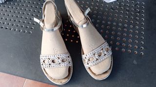 Sandalias mujer beige plata