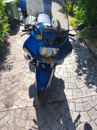 BMW R1150RS- Moto Azul