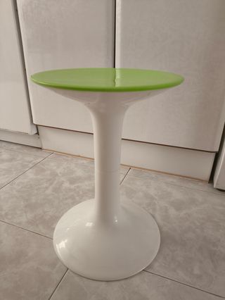 Taburete blanco y verde