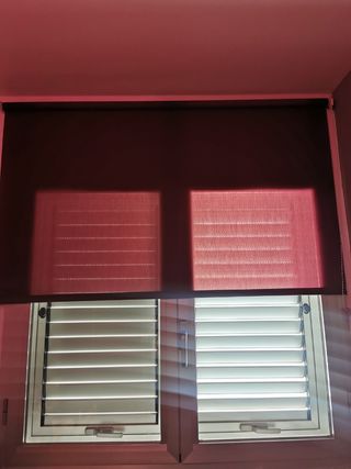 Estor Enrollable burdeo - Tela