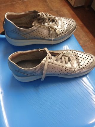 Zapatillas doradas mujer