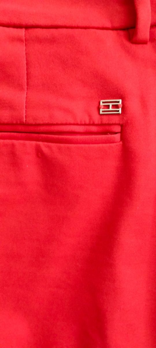 Pantalón rojo Tommy Hilfiger