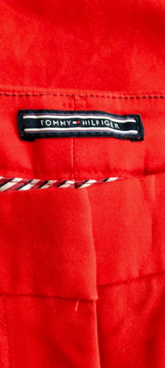 Pantalón rojo Tommy Hilfiger