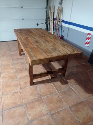 Mesa rústica grande de madera