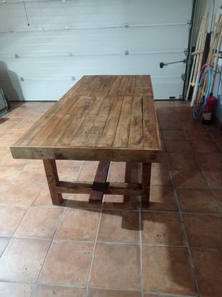 Mesa rústica grande de madera