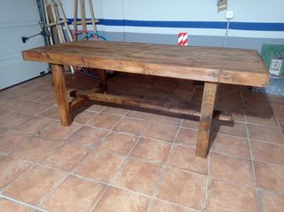 Mesa rústica grande de madera