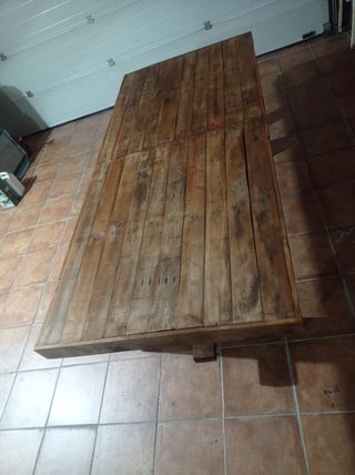 Mesa rústica grande de madera