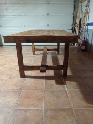 Mesa rústica grande de madera