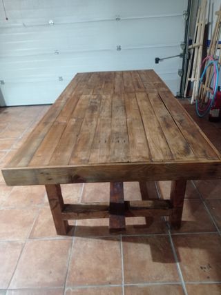 Mesa rústica grande de madera