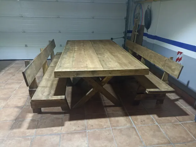 Mesa rústica grande de madera