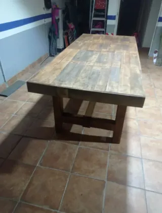 Mesa rústica grande de madera