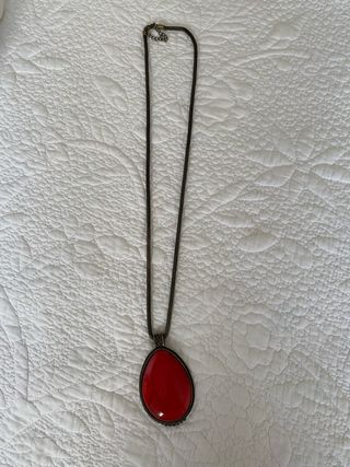 Collar largo rojo piedra