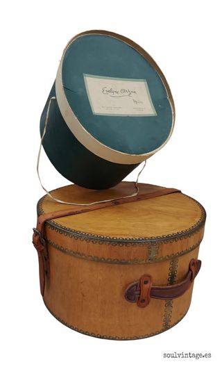 Antigua maleta para sombrero