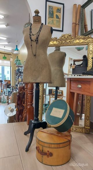 Antigua maleta para sombrero