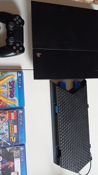 PS4 (PlayStation 4) - Console + 9 Giochi+ 11 Skyla