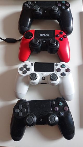 PS4 (PlayStation 4) - Console + 9 Giochi+ 11 Skyla