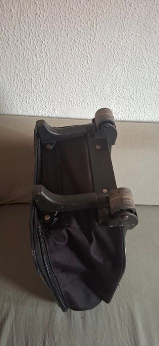 Maleta negra de viaje
