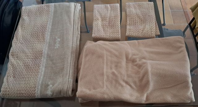 Completo letto matrimoniale beige in pile