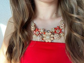 Collar floral de mango