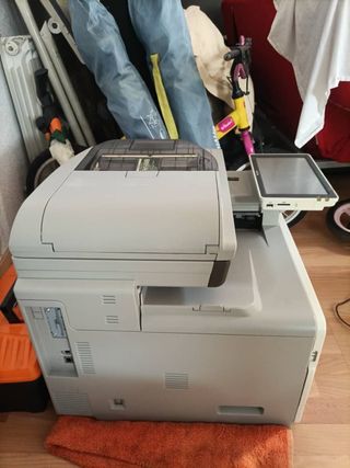 MP C306 Impresora multifunción HP - casi nueva